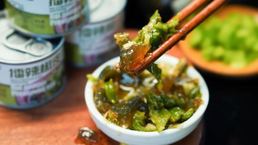 干饭人必备的擂椒皮蛋！非遗菜品，炭火炙烤，擂出来的美味～