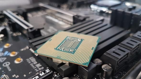 英特尔第九代处理器来了,正面对抗AMD