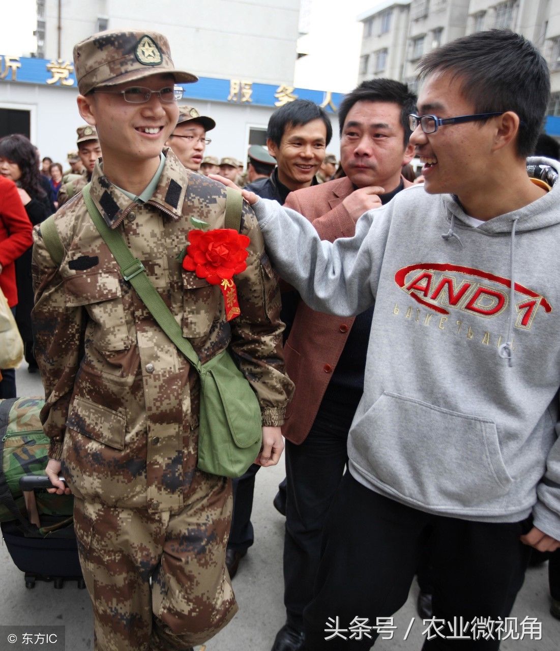 农村孩子当兵的人越来越少了,为啥?听听老农说