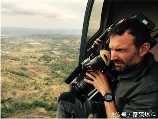 贝爷摄影师跟随贝爷上刀山下火海,有一次差点