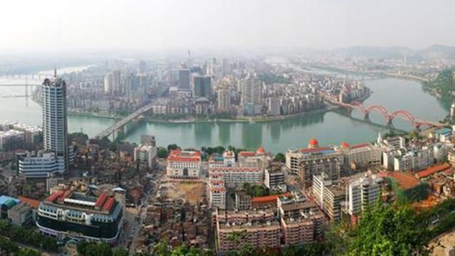 广西一座安逸的城市,物价低工资高,风景如画人