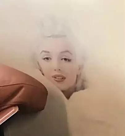 你真以为霍金死了?其实人家是去找玛丽莲梦露