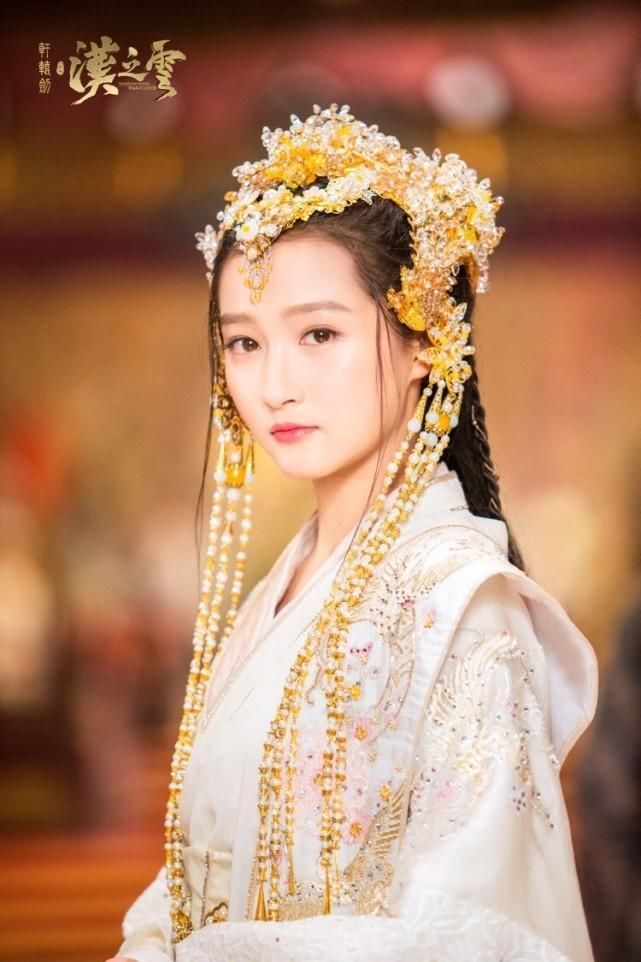 关晓彤没有穿内衣图片_关晓彤穿内衣(2)