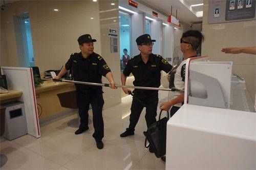 华夏银行衢州分行开展防盗抢演练