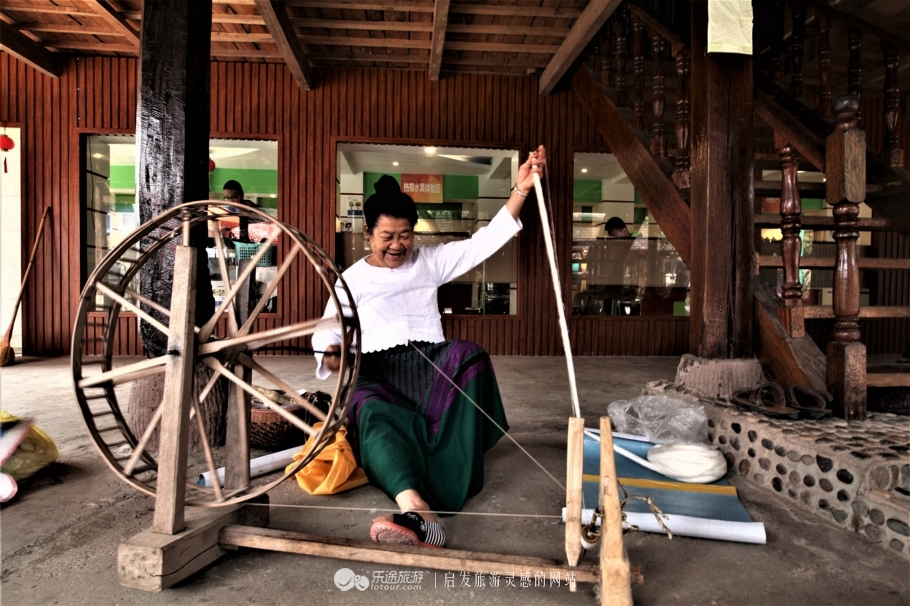 章哈又称"赞哈",是傣族传统的曲艺形式