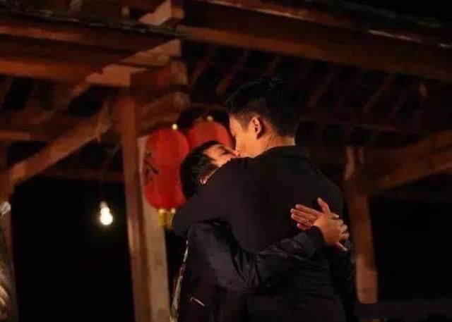 高圣远暂居朋友家,否认跟周迅离婚手上却不见