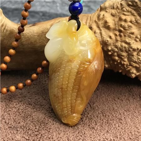 为什么有钱人都喜欢戴和田玉玉米?原来有这么