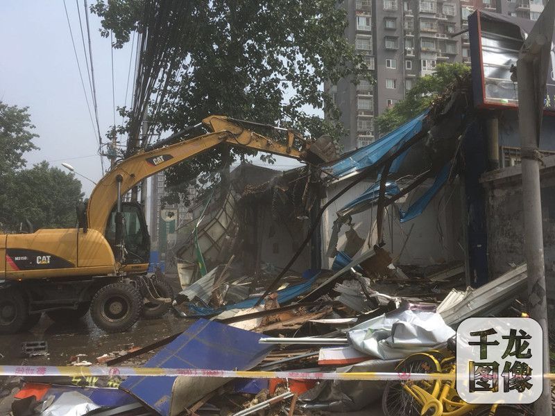 北京丰台东铁匠营横一条拆违建“口袋花园” 北京丰台东铁匠营横一条拆违建“口袋花园”