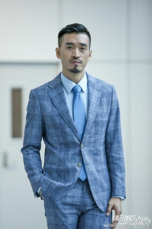 栾元晖和文章是校友,两人私下关系不错,因为出演了《剃刀边缘》,又被