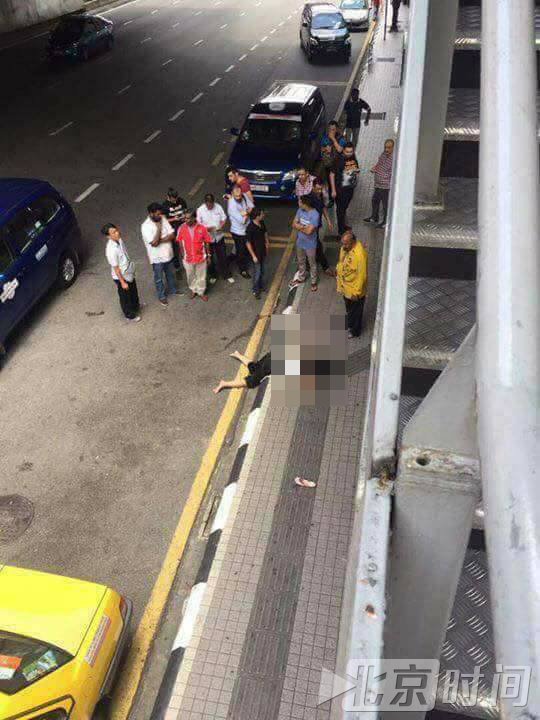 转给身边的“低头族”看!越南女子因沉迷手机坠楼身亡 转给身边的“低头族”看!越南女子因沉迷手机坠楼身亡