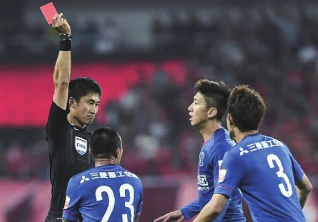 中超比赛裁判执法一场多少钱?网友:你能去当裁