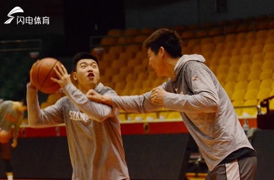 山东男篮备战劳森未归队 张辉朱荣振斗牛单打