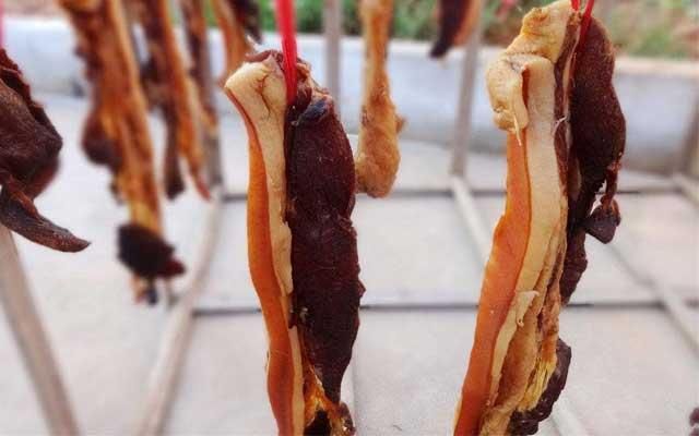 用老妈20年的方法做腊肉,一下买了3斤猪肉,没撑够10天就吃完了(原创