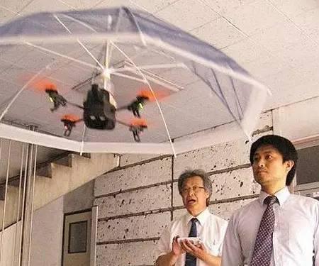 岛国设计出奇葩的无人机雨伞，到底什么鬼？