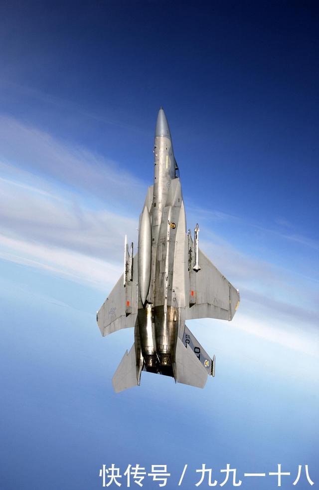 垂直爬升体现战机实力,歼20和歼10都能做到!
