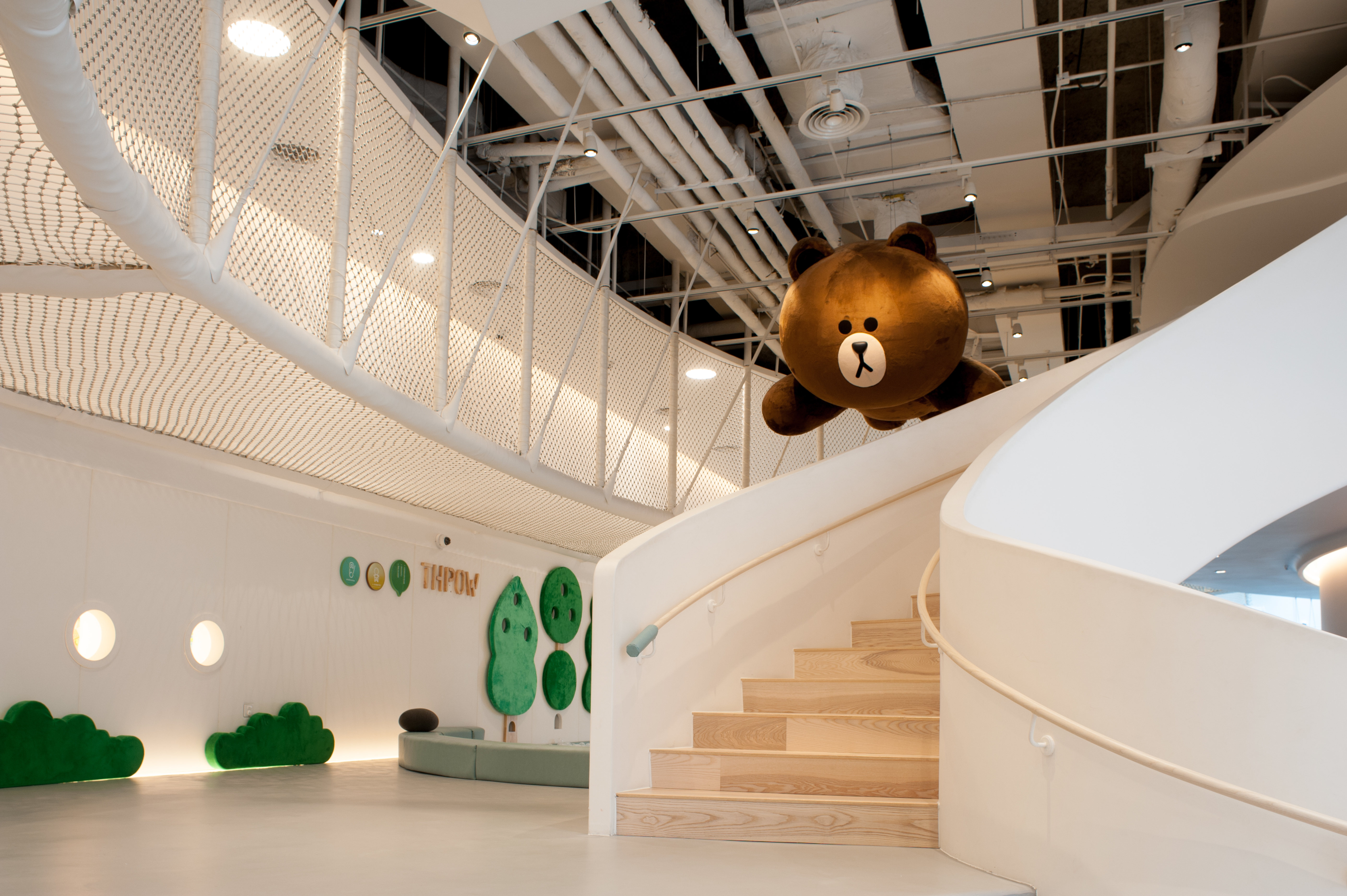 乐园里的布朗熊.图片来源/line friends乐园供图