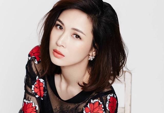 上戏校花主演《亮剑》走红,苦恋周一围5年,如今隐婚生女嫁富豪