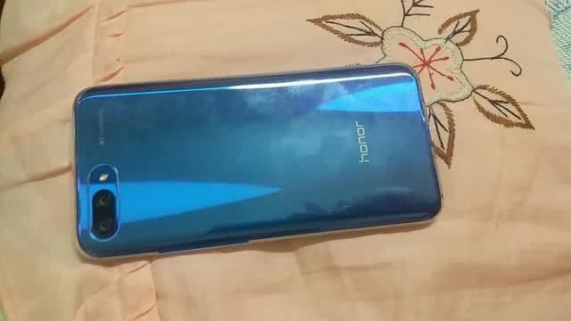 麒麟970手机泛滥,荣耀10首降200元,网友:刚发