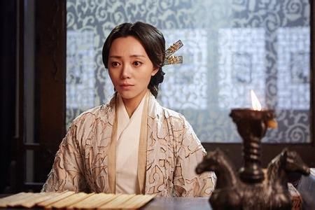 演过阿凡达和徐峥搭戏,蓝狐女主角,今和雷佳