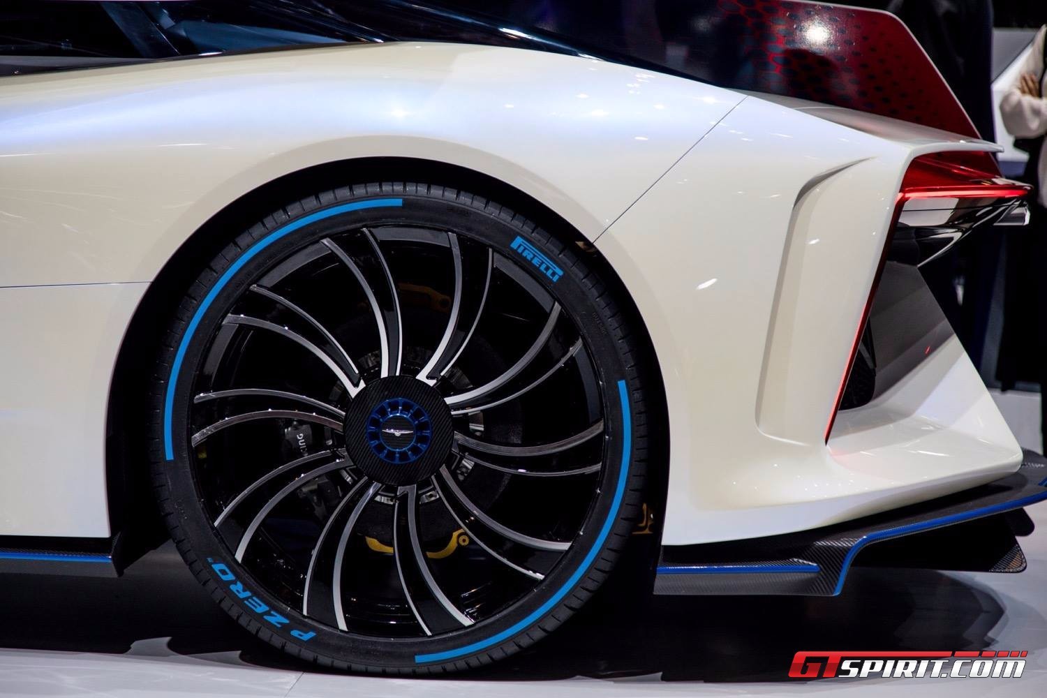 倍耐力发布p zero改装轮胎