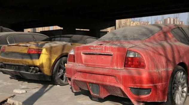 车身布满灰尘,北京土豪免费停车场,可惜没人要