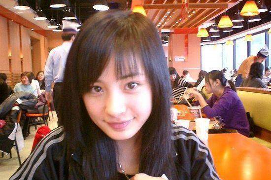 杨幂素颜丑照曝光,网友称刘恺威是怎么亲下去