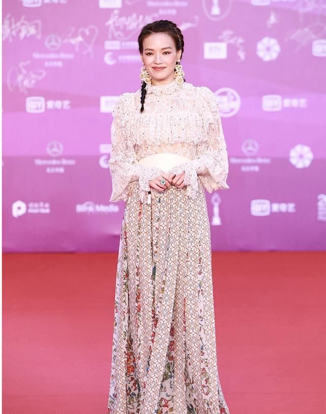 北京电影节颁奖礼四大美人:佟丽娅惊艳林志玲