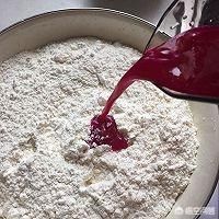 红色火龙果蒸馒头是什么颜色的?