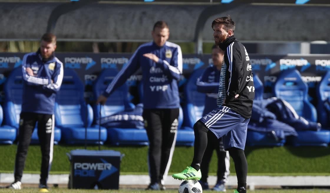 解析阿根廷备战和海地友谊赛,梅西亮相,留着大