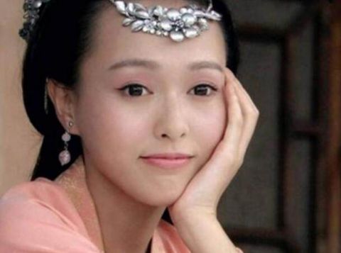 女星"单手托腮"的古装造型,唐嫣少女,赵丽颖呆萌!