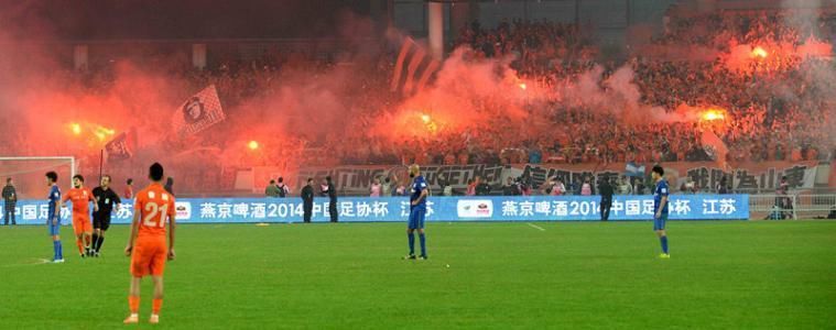 中超裁判别慌!鲁能两个争议判罚引出罕见的冷