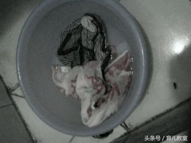 4岁小姑娘内裤上有黄褐色分泌物,诊断后大夫斥