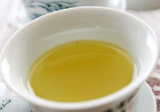 一片生姜祛斑+两滴蜂蜜美白,早晚涂3分钟,皮肤