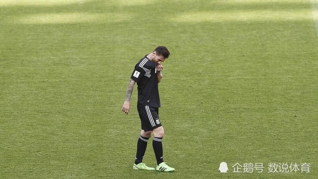 同样的点球和任意球!梅西两次踢丢被爆冷,C罗