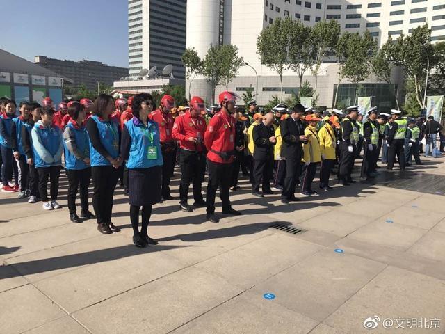 礼在北京让出文明:市民爱心斑马线专项行动启动 礼在北京让出文明:市民爱心斑马线专项行动启动