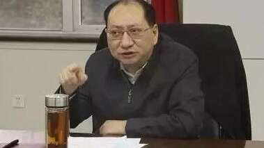 湖北仙桃市委书记问政节目中递小纸条后，6单位7人停职待查