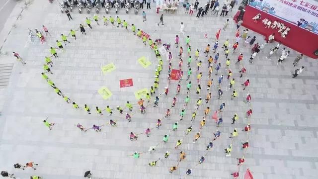 义乌开展文明停车 七彩接力我为创建文明城市