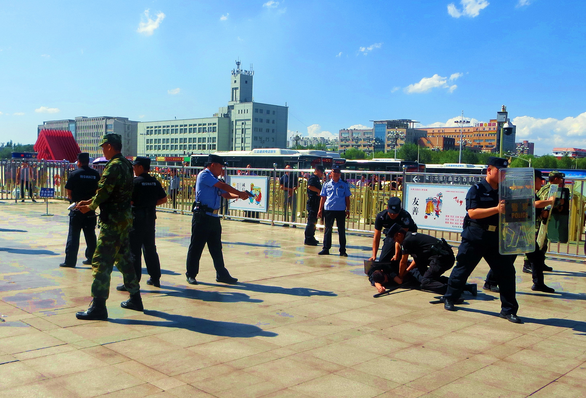 包头铁路公安处青年突击队 用激情和责任为内