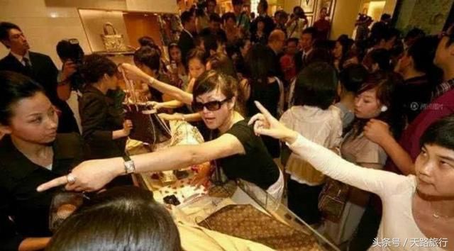 是谁拉低中国游客素质?中国大妈扫光邮轮
