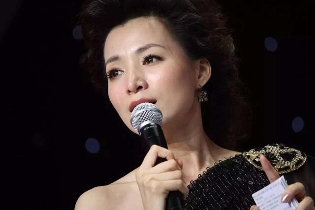 同是央视的著名女主持人,李思思和董卿有哪些