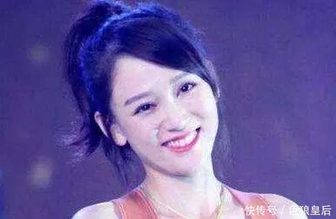 陈乔恩出席活动穿成这样, 网友: 那她上卫生间怎