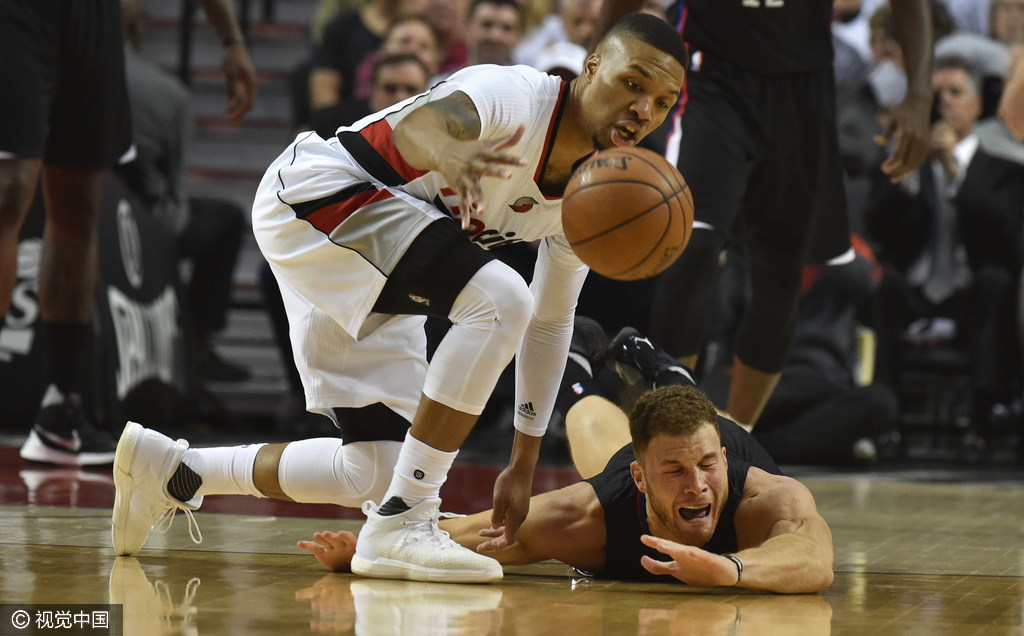 组图-格里芬重摔趴地成狗吃屎 保罗骨折表情沮丧