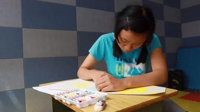 招募小志愿者:和自闭症孩子一起做活动,帮他们