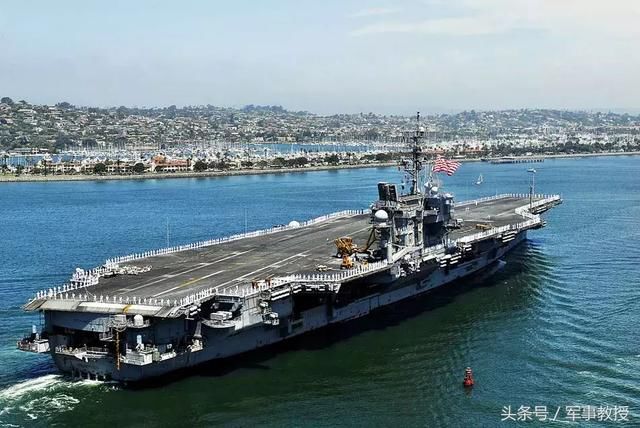 美国宣布拆除小鹰号航母,为何印度气的牙根直