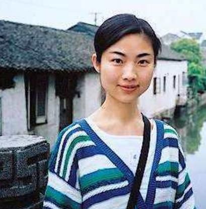 国脸康辉与妻子夫妻相十足,至今在北京租房住