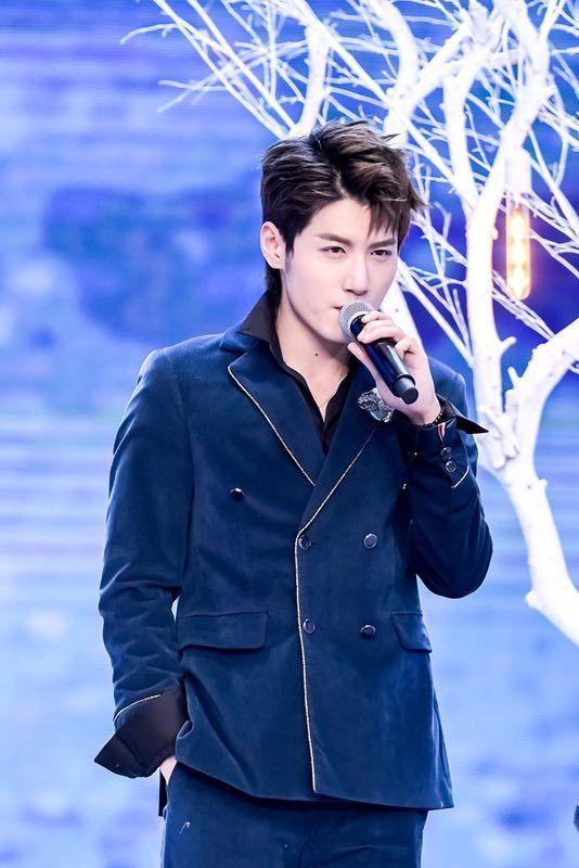 ALL IN男团丁立 大年初一登东方卫视跨年春晚