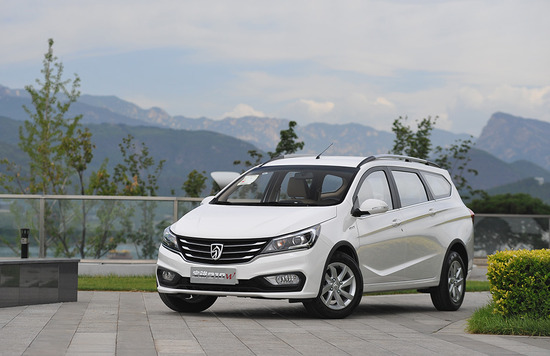 宝骏旅行车310w报价 国产旅行车上市4万七座310w