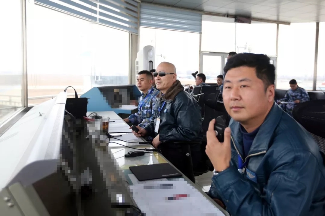 北部战区海军航空兵某师:多型战机开展节后跨昼夜飞行训练