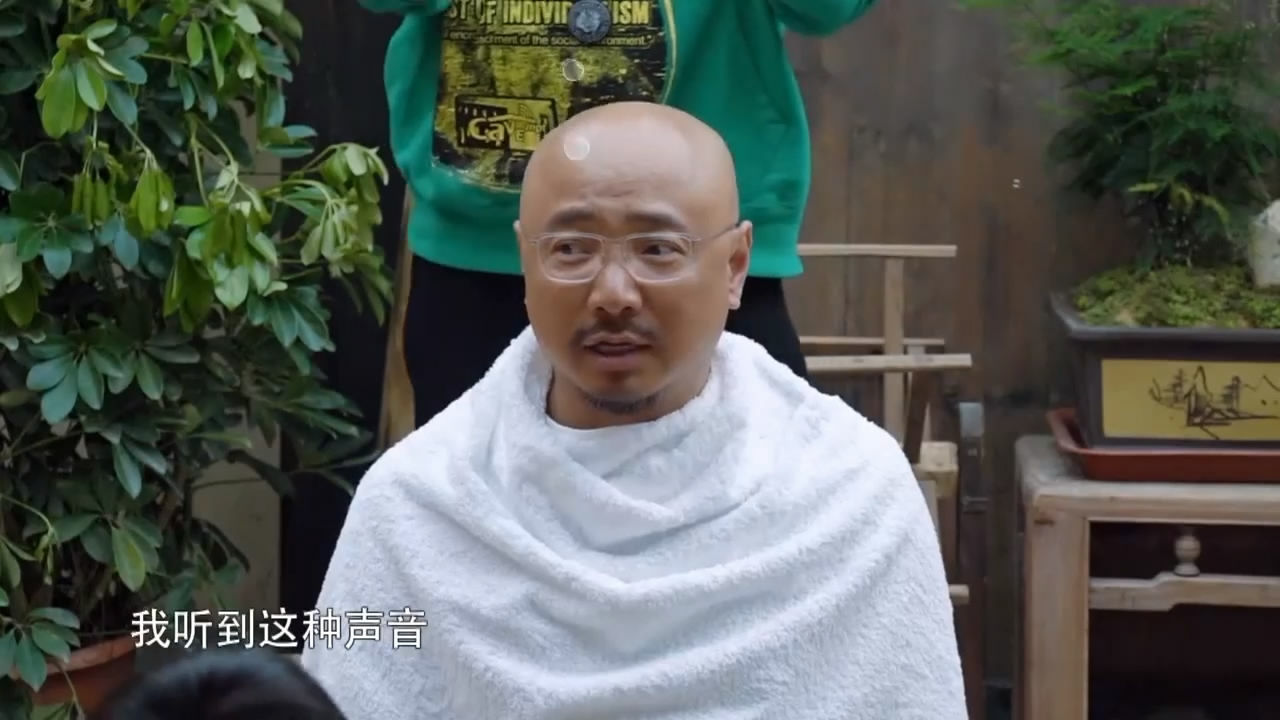 《向往的生活》何炅给徐峥洗头,每一句都是笑