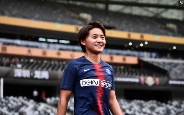 终有国足球员又进欧洲五大联赛!但跟白斩鸡没